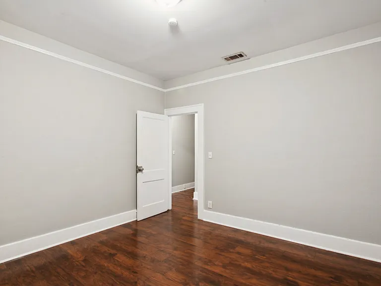 1203 E 38th St — Photo 15