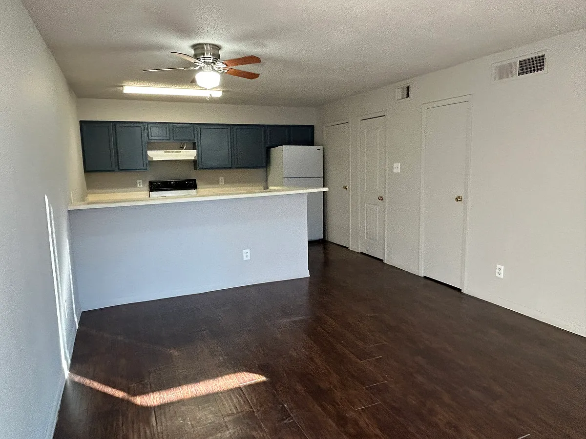 Building Photo - 10001 Westpark Dr #96
