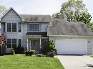 5253 Heathrow Ave, Kalamazoo, MI 49009