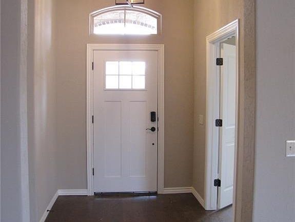 2nd image of 1012 Lindsey Ln