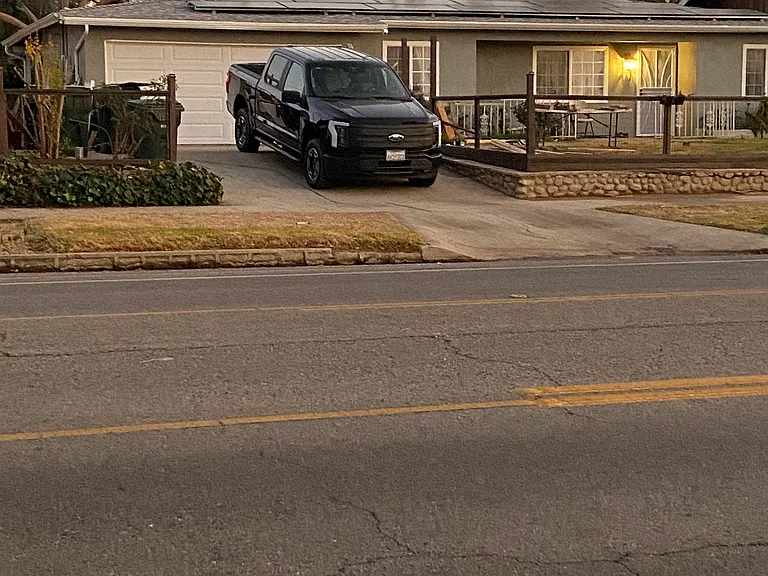 907 W Olive Ave — Photo 8