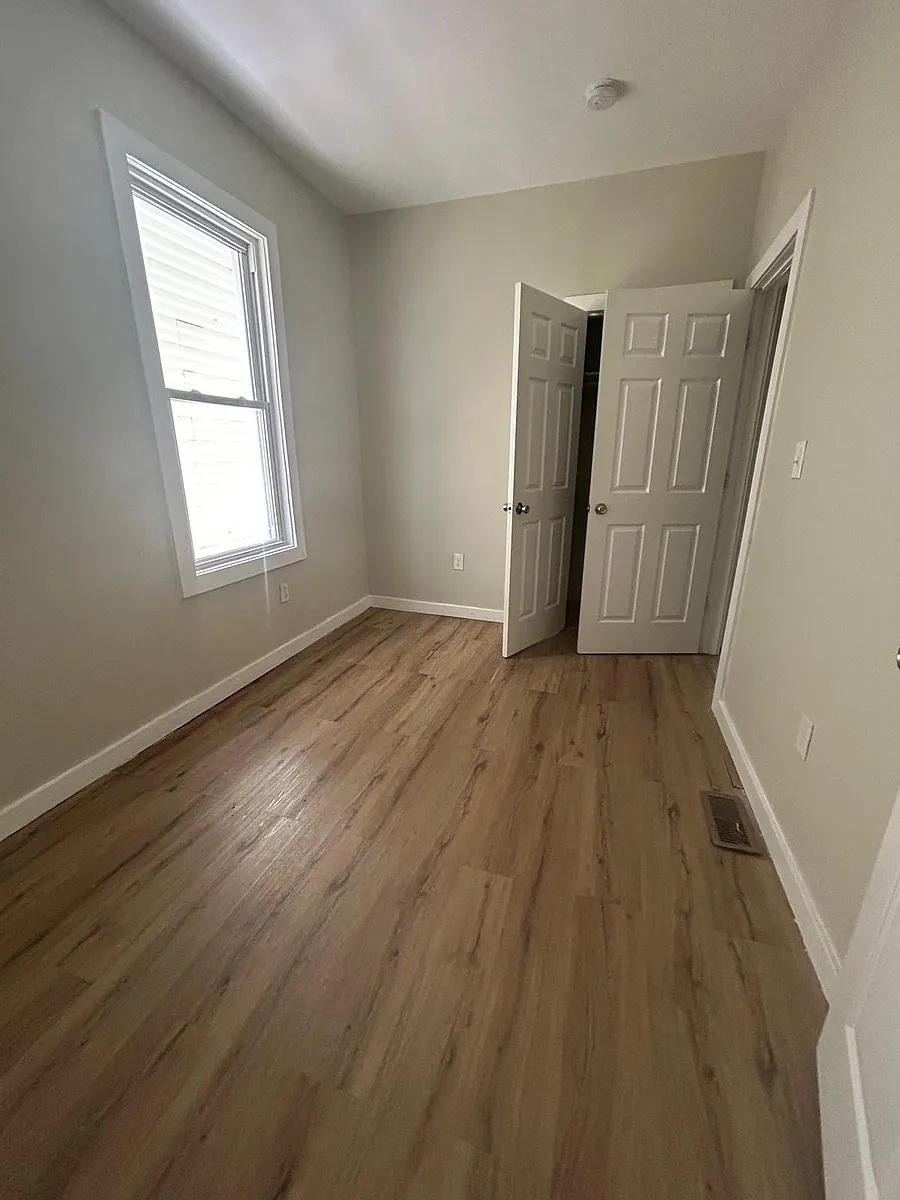 Building Photo - 139 N 11th St #1R