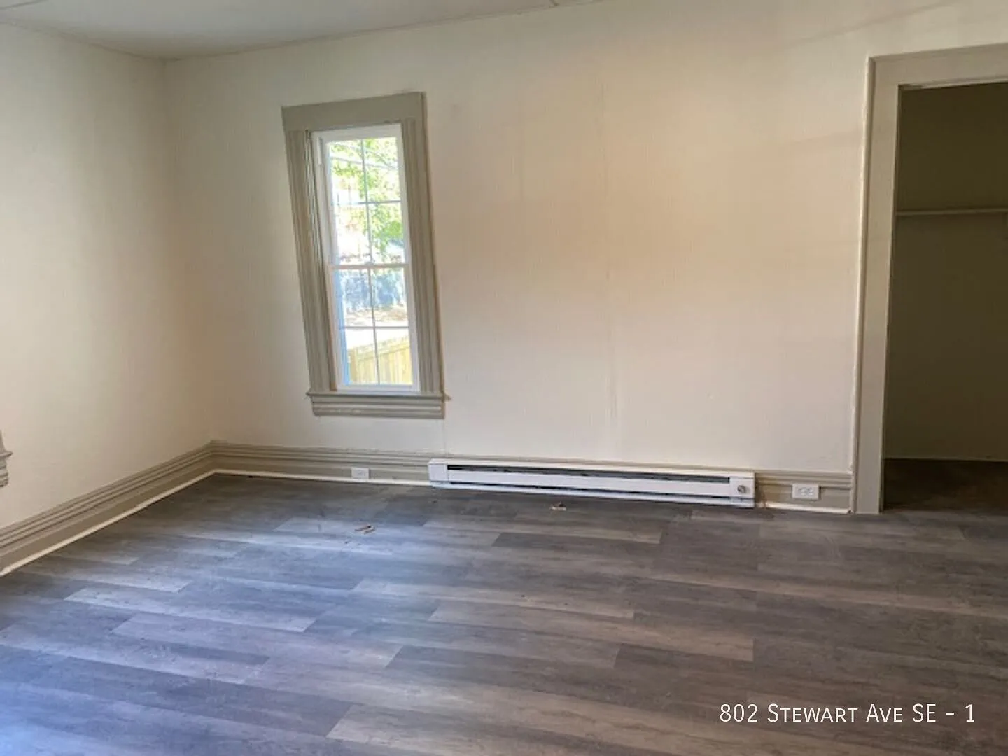Spacious & Updated 4-Bedroom Apartment in Southeast Roanoke — Photo 4
