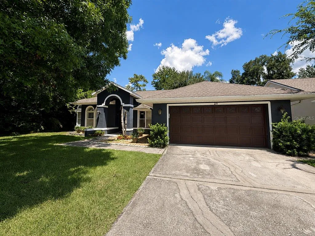 4 bed, 3.0 bath, 2399 sqft, $3,200 — Photo 1