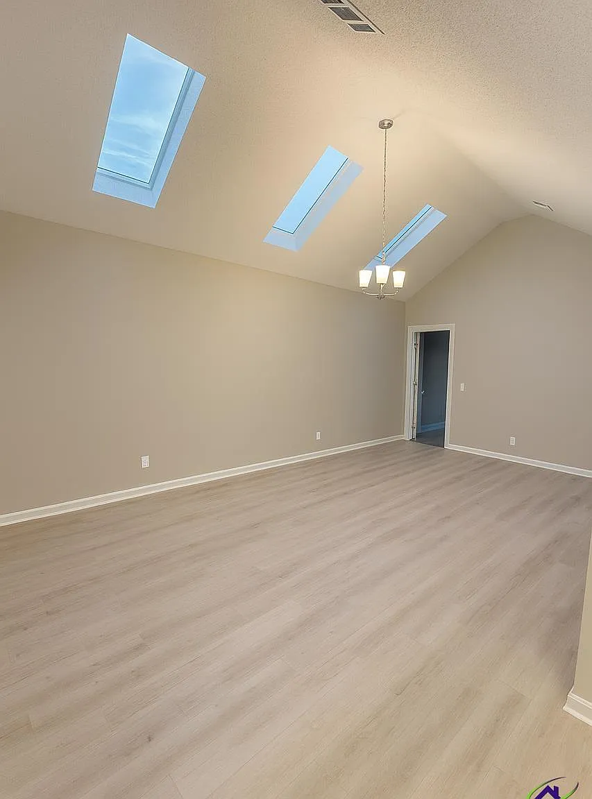 3 bed, 2.0 bath, 2118 sqft, $1,900 — Photo 4