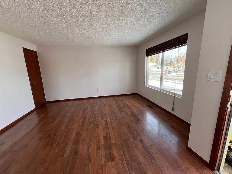 328 E Walton Ave — Photo 7