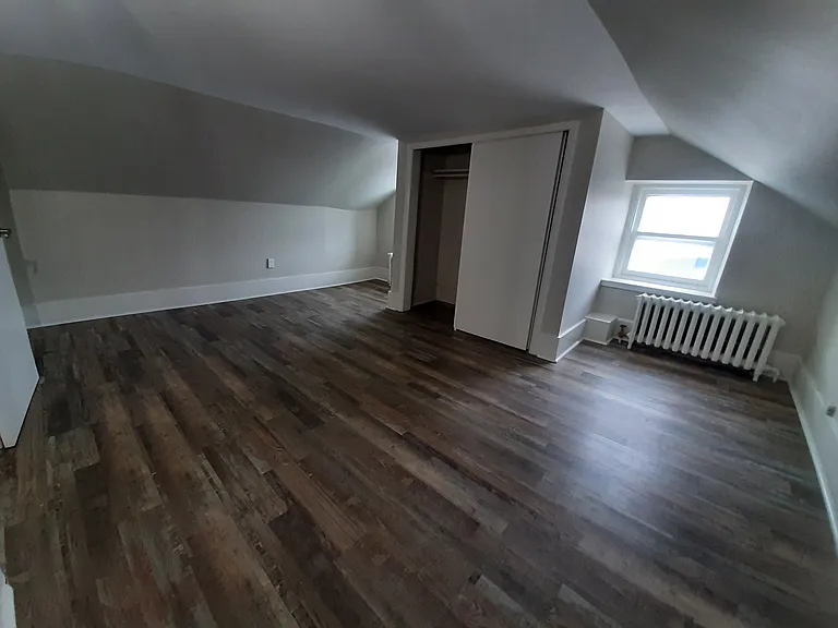 678 King St W #1 — Photo 11