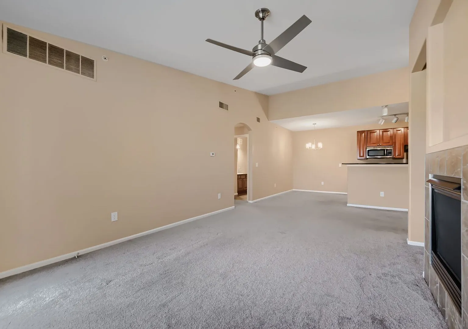 500 Off 1st Month's Rent**Beautiful 2 Bedroom/2 Bathroom Condo At Blue Sky At Vista Ridge - Avail... — Photo 4