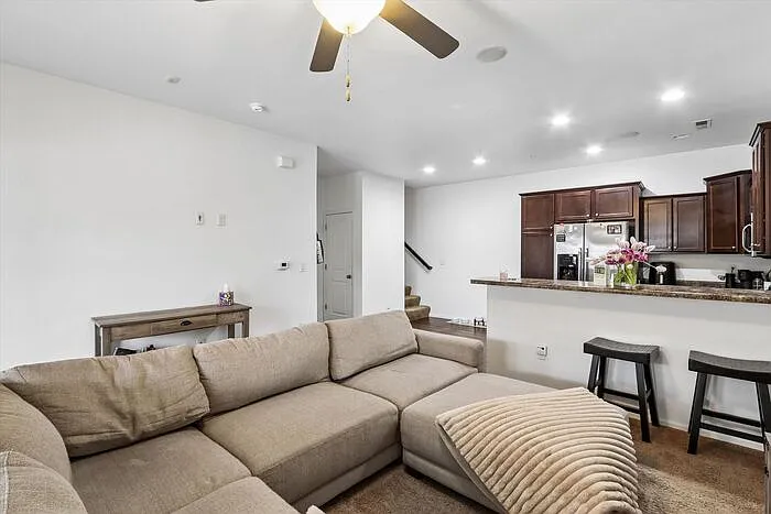 463 Cambria Dr — Photo 4