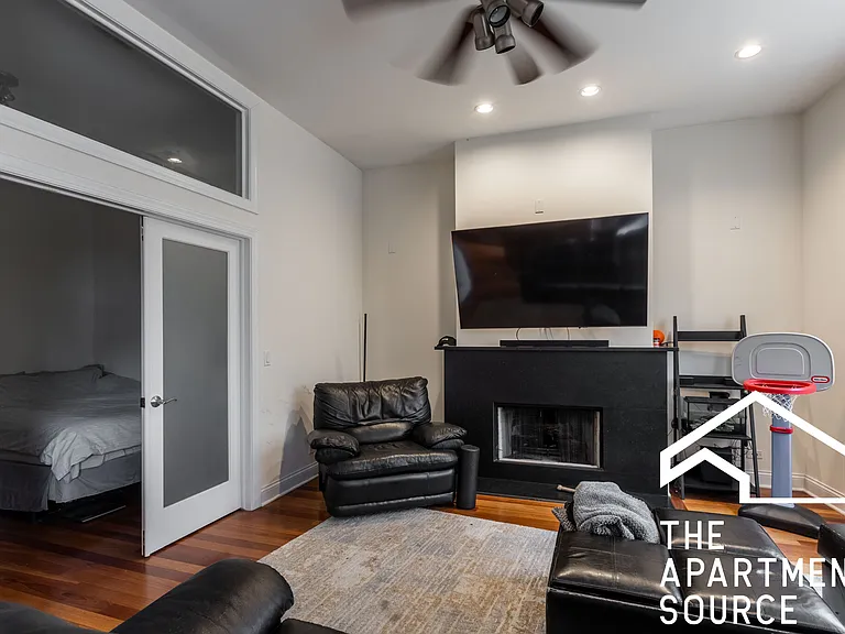 1354 W Augusta Blvd #201 — Photo 5