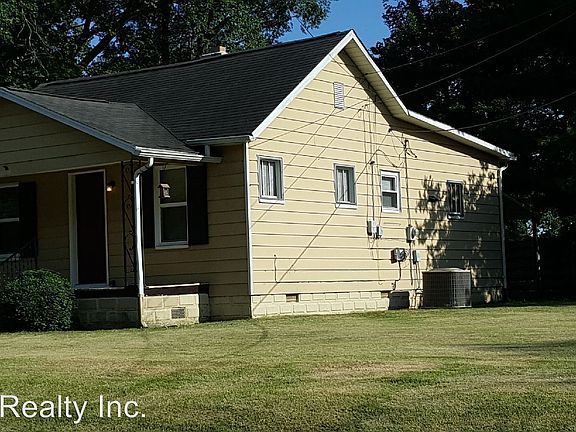 3rd image of 789 Cardinal Dr