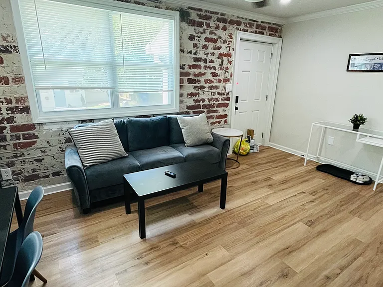 1121 Mecaslin St NW #B — Photo 2