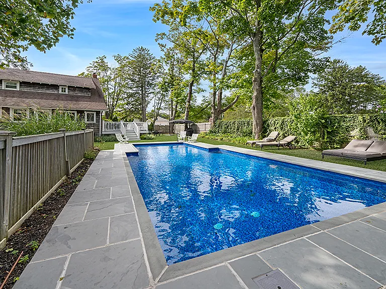 Ponquogue Ave — Photo 29