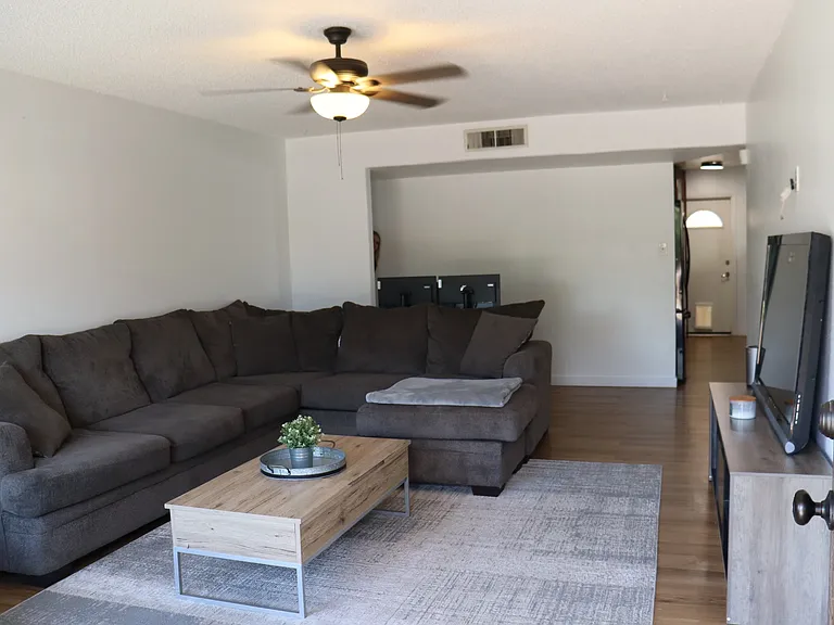 1054 E Loma Vista Dr — Photo 9