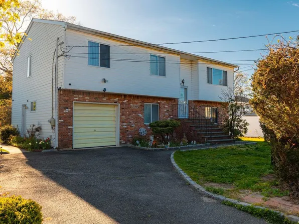 35 Brookdale Drive, Bay Shore, NY 11706