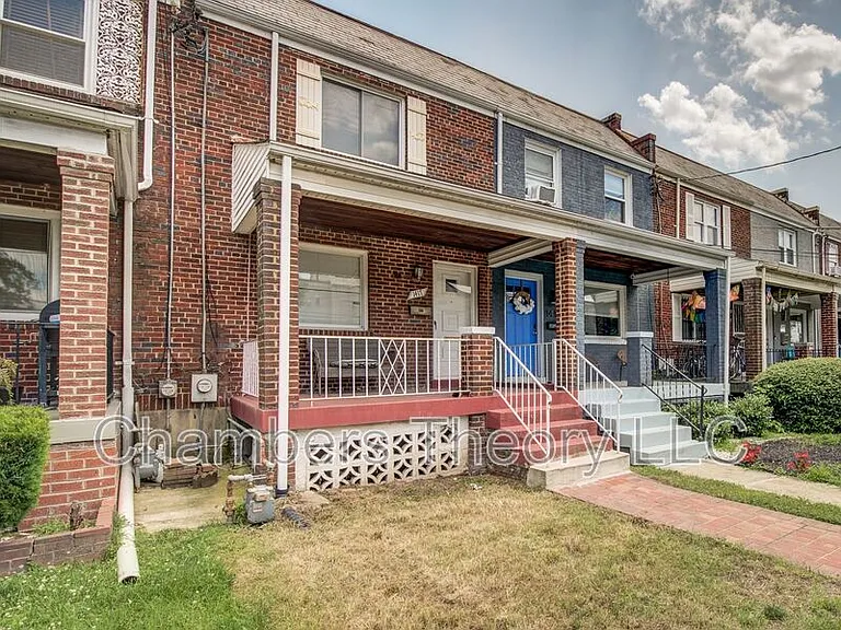 1417 Downing St NE — Photo 3