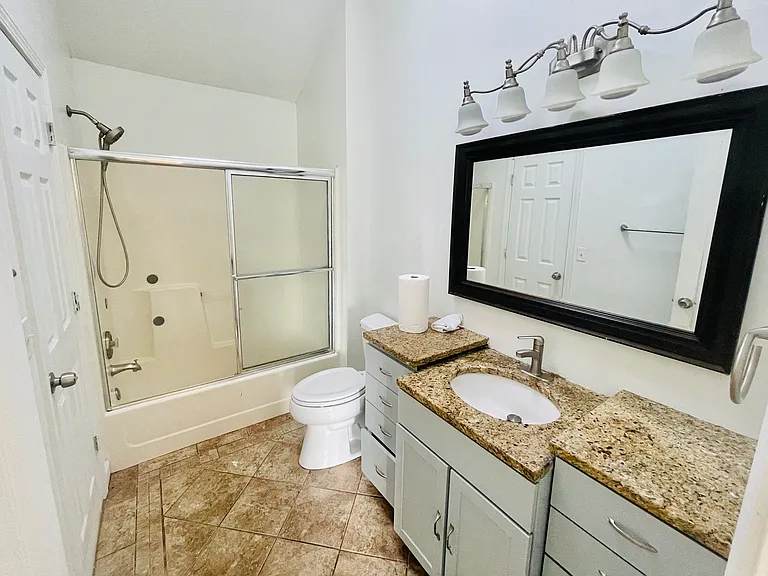 1704 NE Whitestone Dr — Photo 15