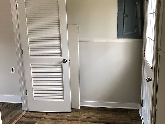 Door into laundry room 