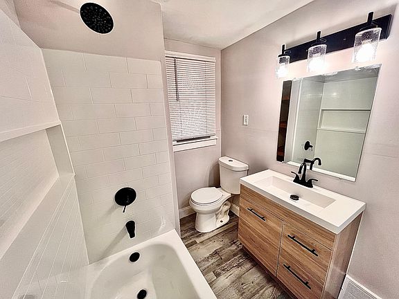 New bath with wall to wall shower niche