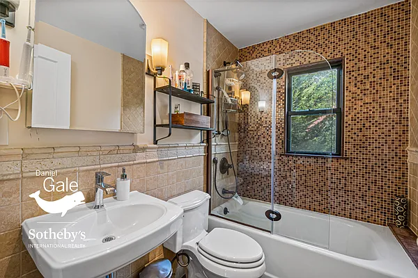 Sold by Daniel Gale Sotheby's International Realty | media 13