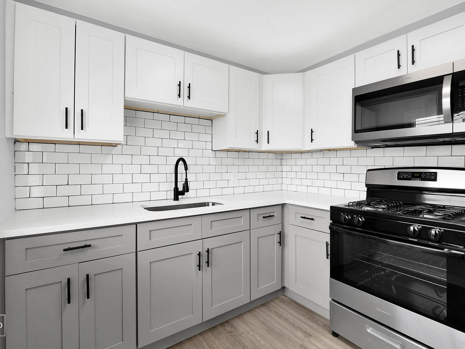 Oakwood Townhomes — Photo 2