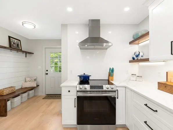 302 Western Ave #A, Gloucester, MA 01930