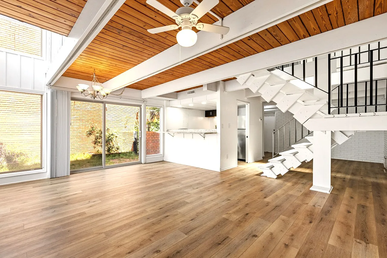 220 Belmont Rd — Photo 2