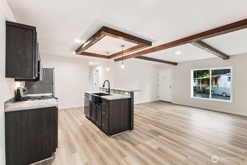 5th image of 1540 Maple Lane S #33
