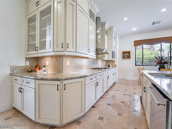 2nd image of 8242 Bella Veduta Ave