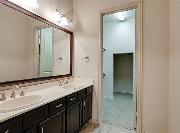 5th image of 205 Carrington Ln