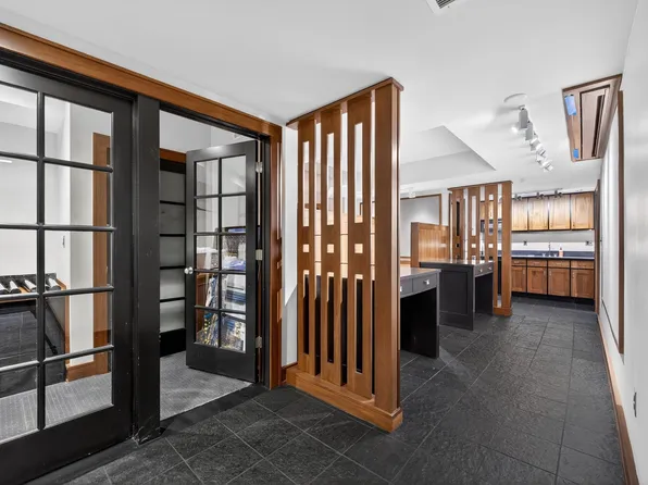 1225 Willow Avenue image 1 of 29