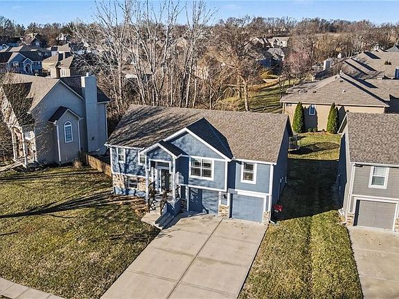 2nd image of 1302 Regency Dr