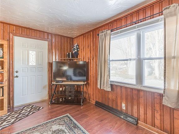 5th image of 307 E Park Blvd