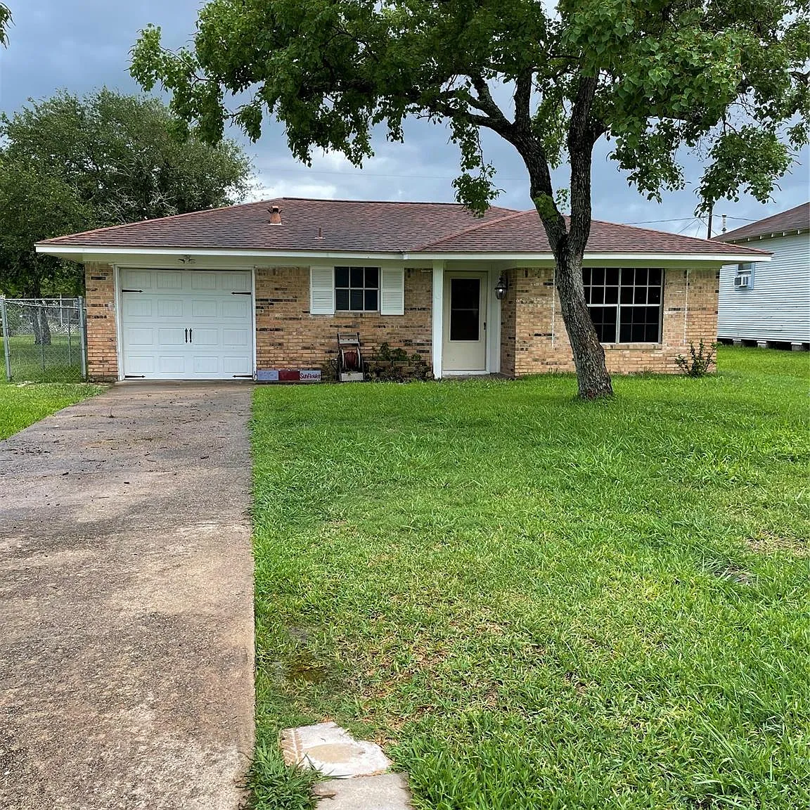 3 bed, 1.5 bath, 1136 sqft, $1,350 — Photo 2