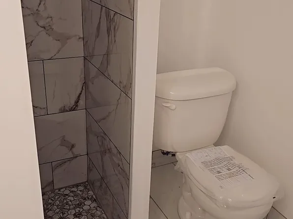 14 Amber Ln, Coram, NY 11727