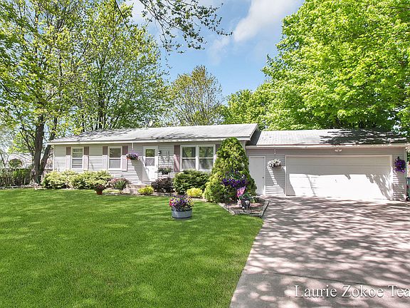 2nd image of 5831 Larkspur Ln