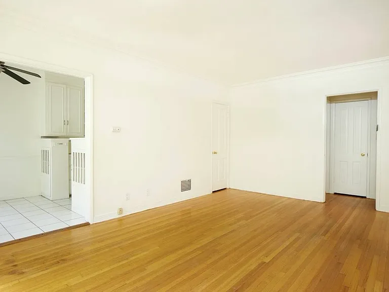 1120 Hacienda Pl #1/2 — Photo 3