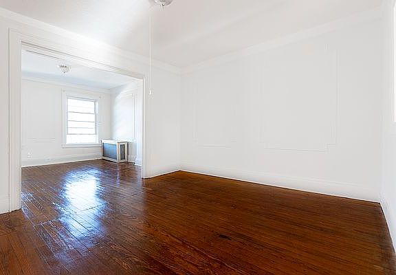3rd image of 108 Sackett St