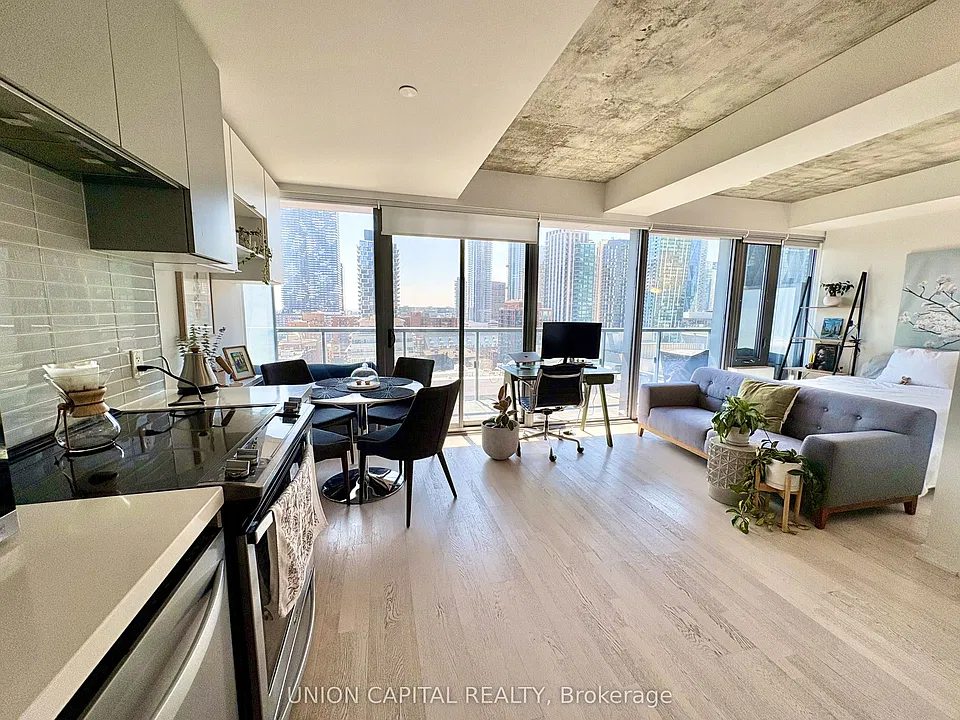60 Colborne St #1404
