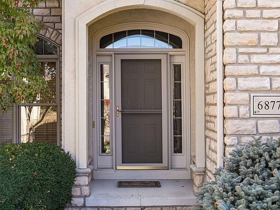 2nd image of 6877 Regency Dr