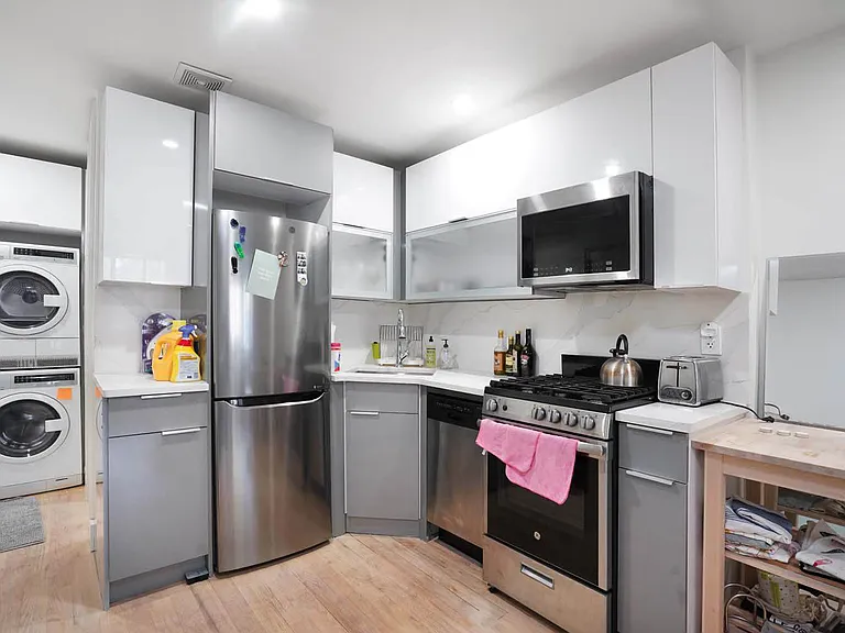 437 E 80th St #1 — Photo 4