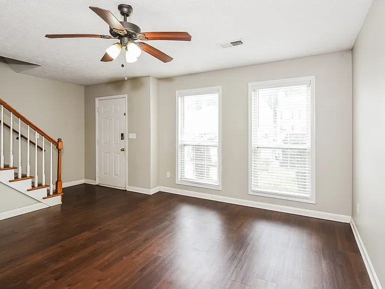 2320 Kissing Tree Ln SE — Photo 6