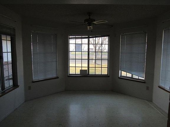4th image of 27717 Lakeview Dr