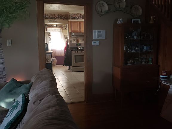 Entrance to kitchen from liv