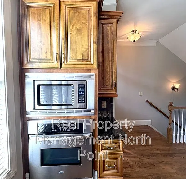 3026 Eltham Pl — Photo 8