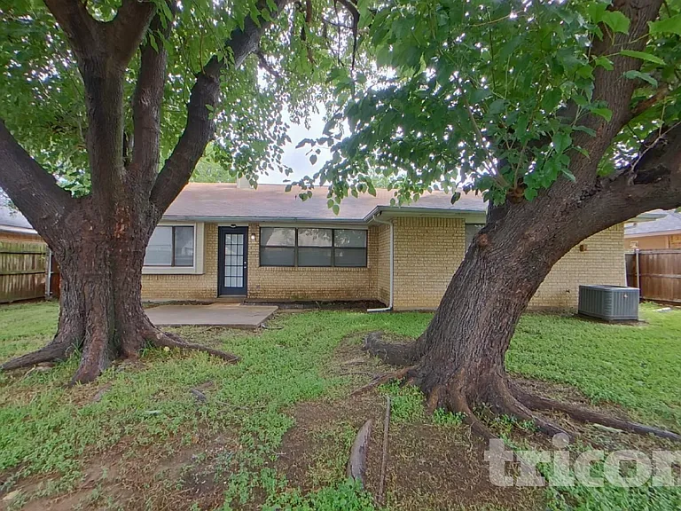 2645 Danberry Ln — Photo 18