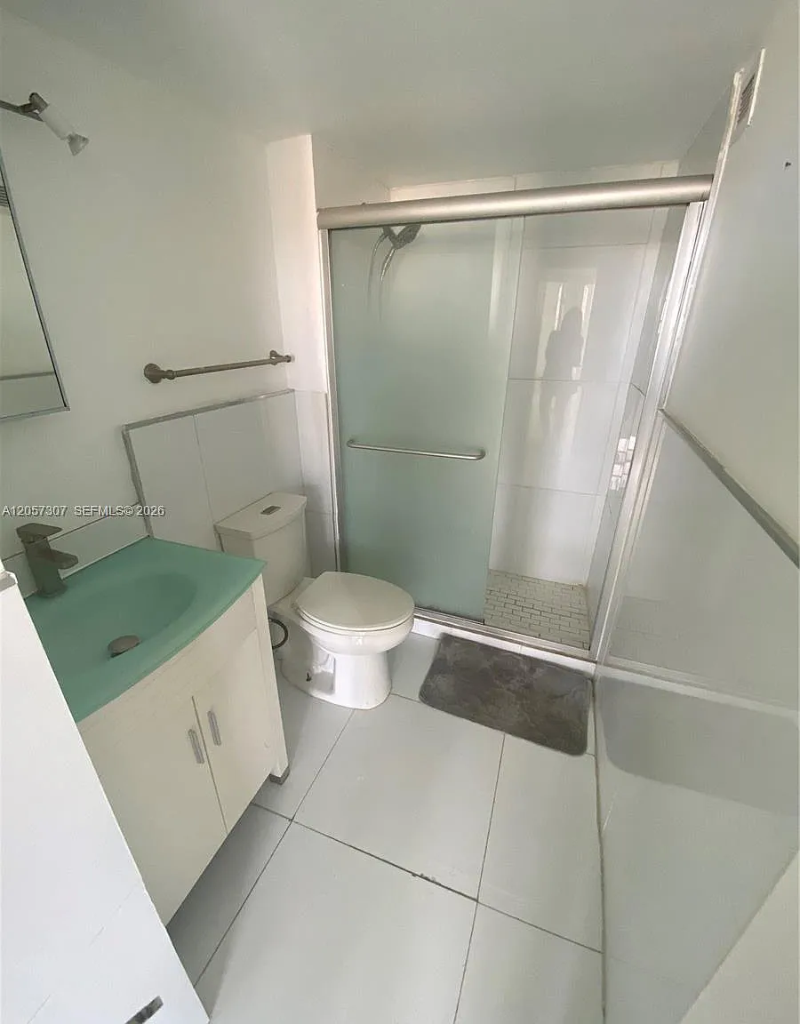 Commodore Plaza Condo — Photo 3