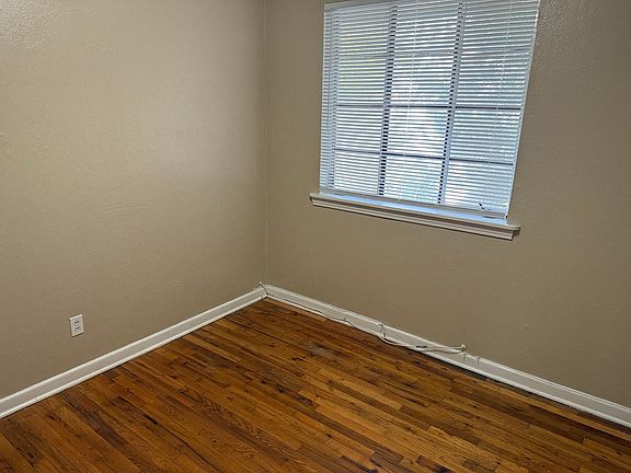 3rd image of 727 E Jefferson St #0