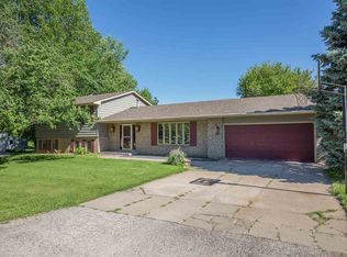 17 Timberlane Dr, Geneseo, IL 61254