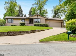 3401 Skyview Dr, Burnsville, MN 55337